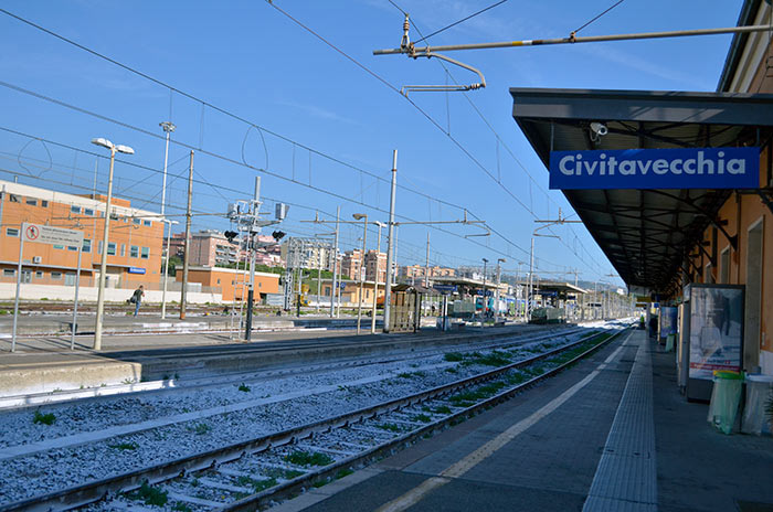 civitavecchia railway station inside
