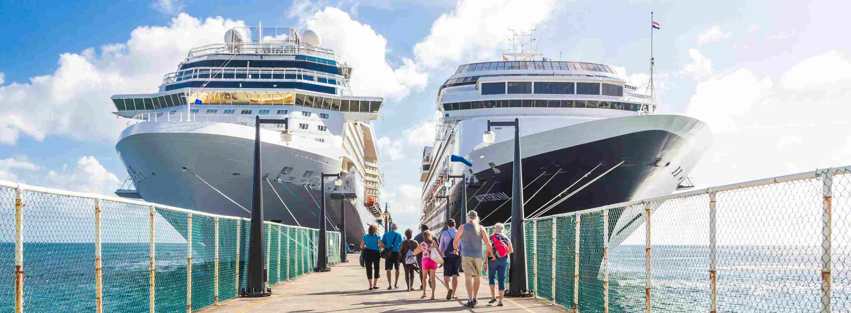 Vehículo de lujo con aire acondicionado para traslado privado de Civitavecchia a Roma